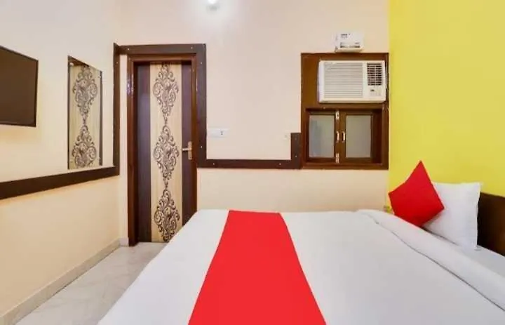 Hotel O Jas Inn Γκουργκάον 3*,