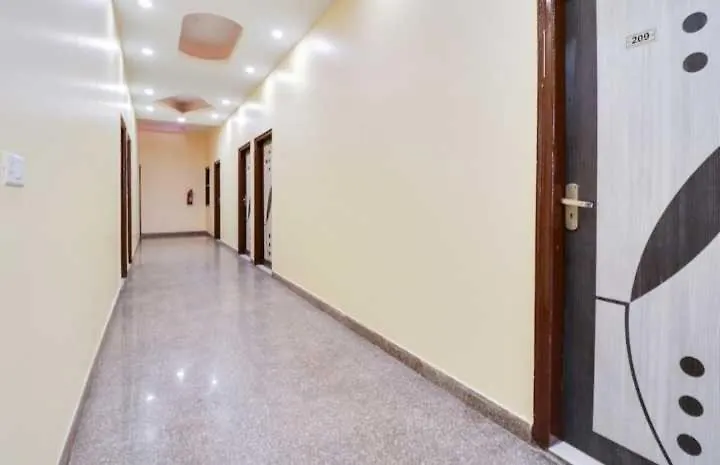 Hotel O Jas Inn Γκουργκάον